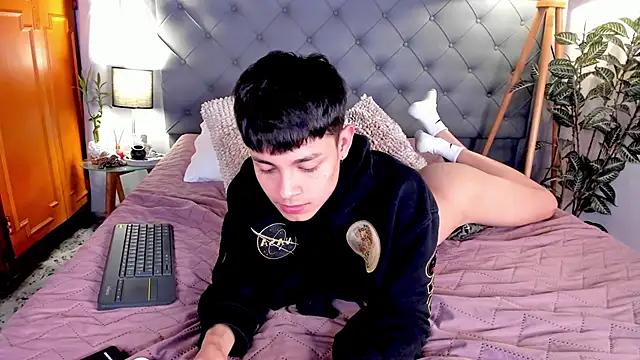 Andy_Belier23 Show in webcam