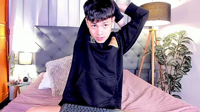 Andy_Belier23's Webcam Show