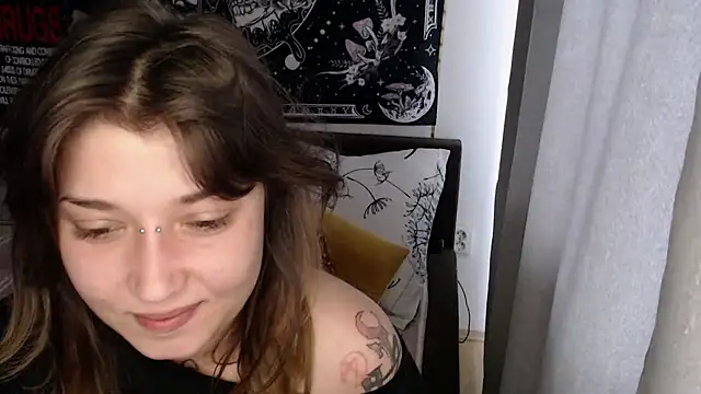 AlienforTwenty Chat XXX in diretta
