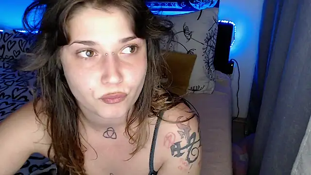 AlienforTwenty's Live XXX Chat