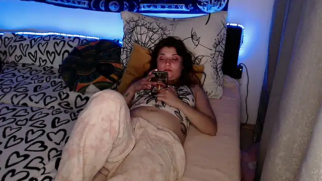 AlienforTwenty's Live XXX Chat
