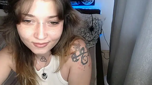 AlienforTwenty Adlı Modelin Canlı XXX Sohbeti