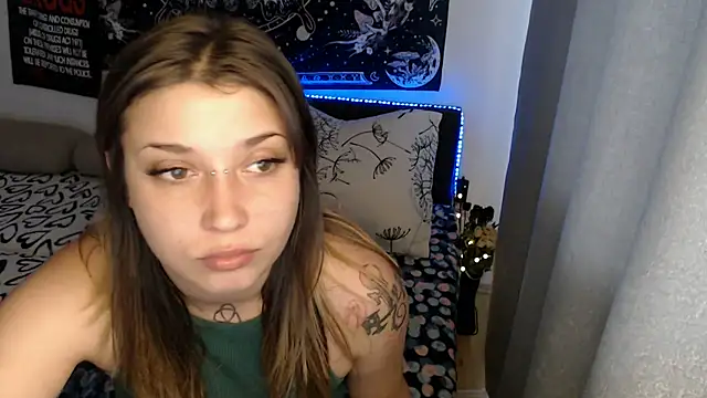AlienforTwentyn Live XXX chat