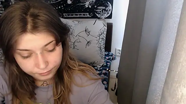 AlienforTwenty Chat XXX in diretta