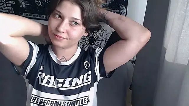 AlienforTwenty's Live XXX Chat