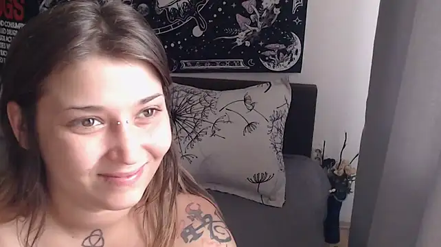 AlienforTwenty XXX чат на живо