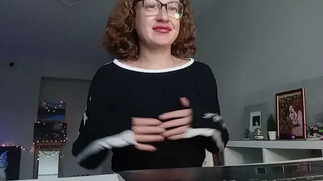 חדר צ'אט בשידור חי של Alice_newhome