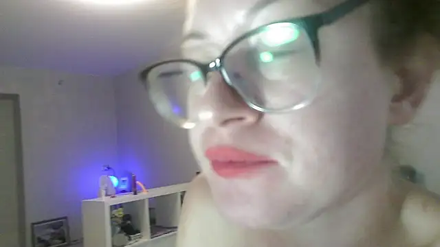 Alice_newhome's Live XXX Chat