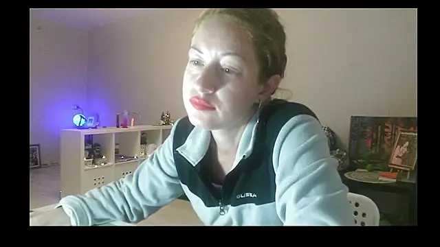 Alice_newhome's Live XXX Chat