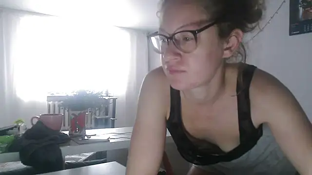 Alice_newhome's Webcam Show