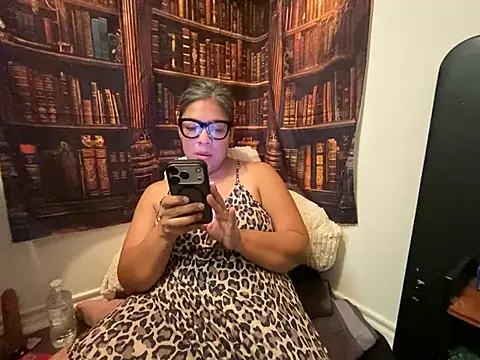 BettyWhispers webkamerás műsora