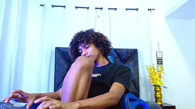 Show modela angelll18_ na web-kameri