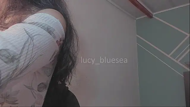 Lucy-Bluesea – live chatrum