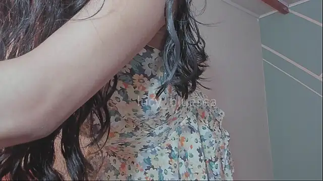 Chat XXX en directo de Lucy-Bluesea