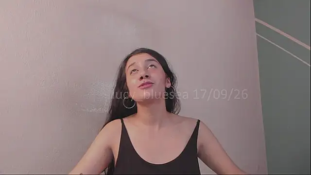 צ'אט XXX בשידור חי של Lucy-Bluesea