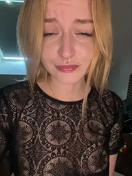 Pokazy przed kamerką – CherryyCheeks
