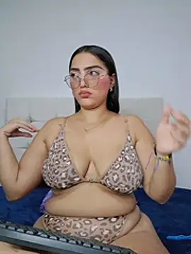 הופעת וובקאם של Mia_em