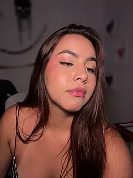 Zarahs_Blare1's Live XXX Chat