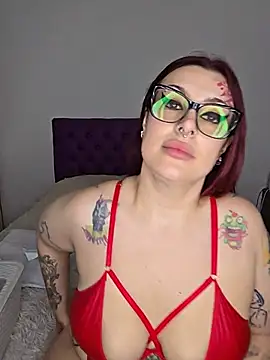 CurvyNattasha Show in webcam