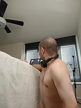 CumDumpPig83 Show in webcam