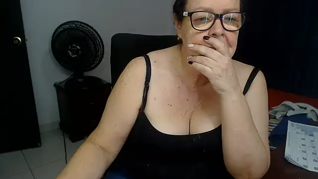 Chat +18 de latinalili9 ao vivo