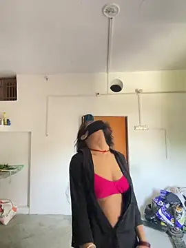 Pooja_Love143: διαδικτυακό σόου στην κάμερα