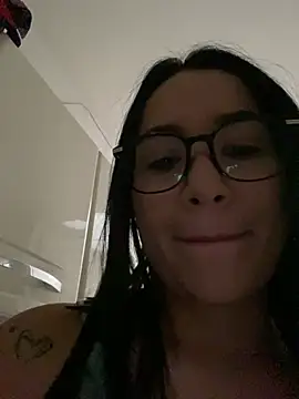 Val12777 Chat XXX in diretta