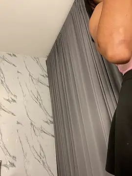 Val12777 Chat XXX live