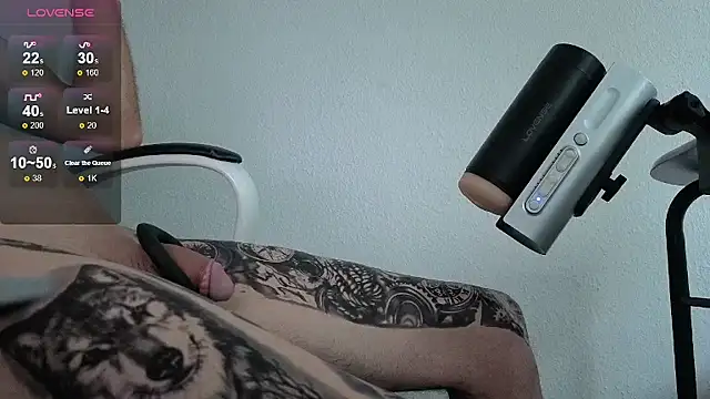 Show modela HugoSant na web-kameri