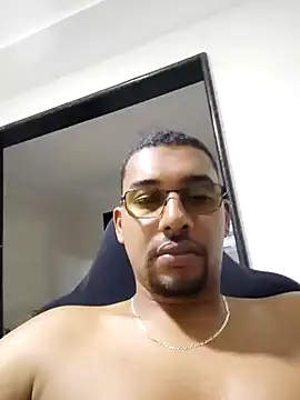 Reis001122 Webcam Show