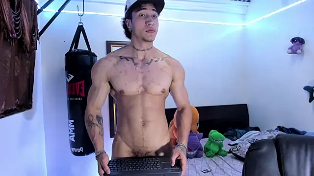 Bull__fit: διαδικτυακό σόου στην κάμερα