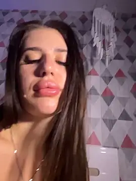 Lira_Fayeee Adlı Modelin Canlı XXX Sohbeti