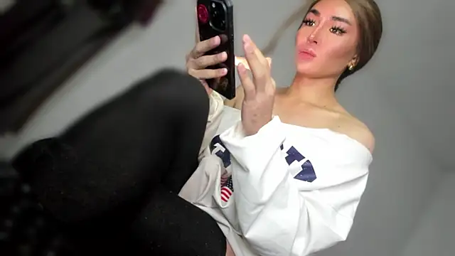 MistressNextDoor_ webcam show