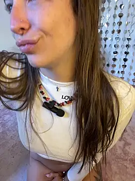 Yara-Lolii live XXX chat