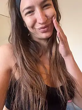 Yara-Lolii Chat XXX in diretta