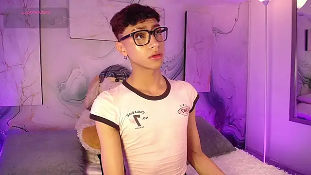 Show modela Owen_JP na web-kameri