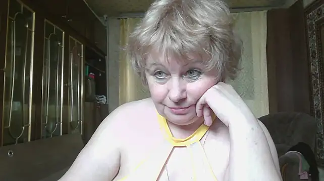 Casey_peach Show in webcam