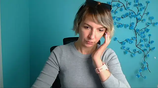 Lana_Foxyy Adlı Modelin Canlı XXX Sohbeti