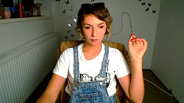 Lana_Foxyy Adlı Modelin Canlı XXX Sohbeti