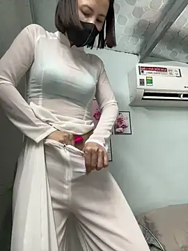 Nana-19 在線直播表演