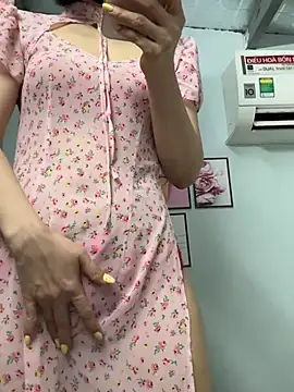 Nana-19 Show in webcam