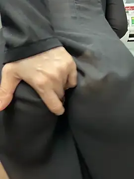 Nana-19 Show in webcam