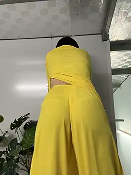 Nana-19 Show in webcam