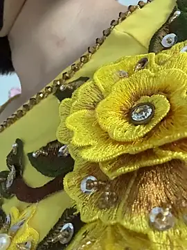 Nana-19 网络视讯表演