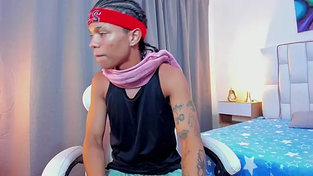 Show modela AndyKings_1 na web-kameri