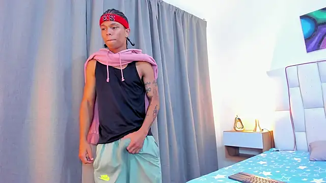 Show modela AndyKings_1 na web-kameri