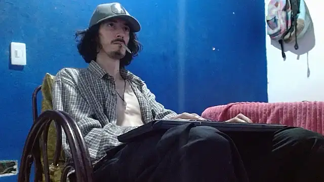 הופעת וובקאם של sk8-sir