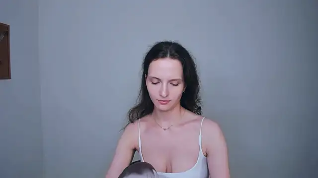 Ariadna_Shy élő XXX-chatje