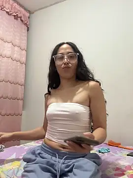 LatinDoll8のライブXXXチャット