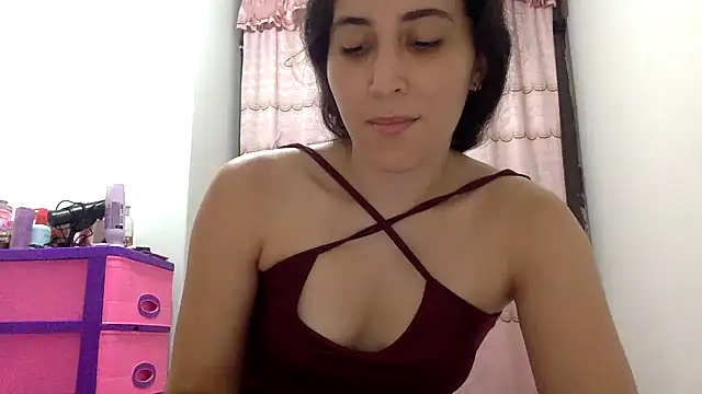 LatinDoll8 Webcam Show